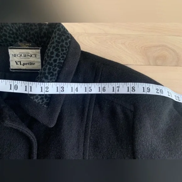 VINTAGE - Black Wool Coat with Shearling Collar | Minimalist Oversized Jacket - Picture 7 of 13